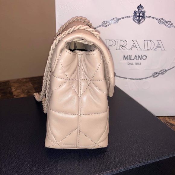 ❤️❤️SOLD❤️❤️Prada nappa small spectrum  bag - Picture 8 of 11
